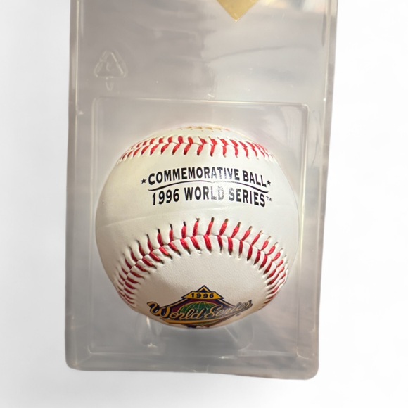 Vintage! 1996 World Series Commemorative Baseball - New York Yankees - Picture 3 of 7